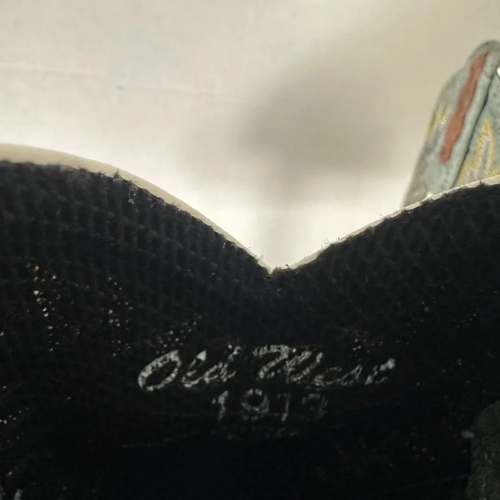Kids size 1 Cowboy Boots - Picture 4 of 5